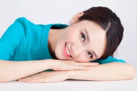 春晚主持人开心果龙洋33岁仍单身：洋气长相、个性开朗、能歌善舞