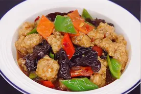 猪肉拍扁下锅炒，配上秘制的酱料，没想到这么好吃，营养又美味视频封面