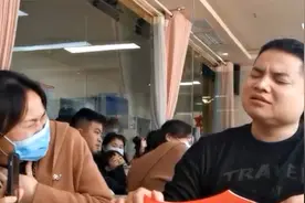 妇女节前夕 贵州一医院组织准爸爸体验模拟分娩有人痛成表情包视频封面