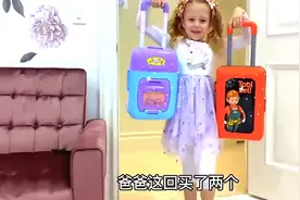 裙子一起分享给姐姐,姐妹俩一起变成美丽小公主