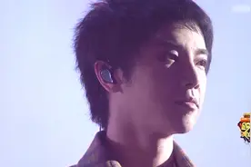 2020湖南跨年：华晨宇新曲《好想爱这个世界啊》，这声线治愈灵魂