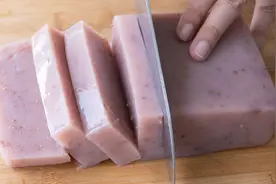 吃了30年葡萄，第一次见这样做，比凉皮都爽滑，比吃冰激凌过瘾
