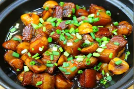红烧肉试试这样做，加点板栗进去更鲜美，吃起来软糯鲜美还不油腻