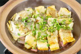 客家特色黄花鱼煲，切一切6分钟出锅，皮香肉嫩，一开锅盖香满屋视频封面