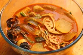 教你在做自制好吃干净的麻辣烫，麻辣鲜香，味道独特，好吃又放心