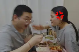 挑战一天答应女友所有要求，小伙答应背女友完全支配一天！视频封面