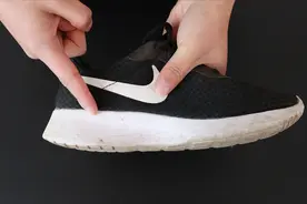 白色的鞋边脏了别用水洗，一个简单妙招，多脏的鞋边都能白净如新视频封面