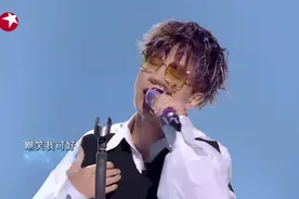我们的歌：薛之谦锤娜丽莎在线开唱《违背的青春》，嗨翻全场！视频封面