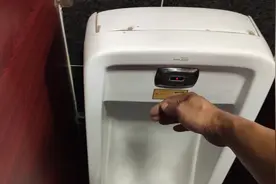 又省钱了，自动小便感应器不出水，简单拆解就能搞定，没必要换新视频封面