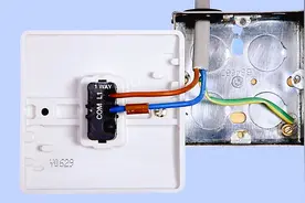 开关控制灯，没有零线怎么改插座？教你一招，就近“借”一根零线