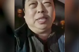 厦门地陷当事的哥回忆惊险瞬间：车突然就掉下去，赶紧把乘客拉起视频封面