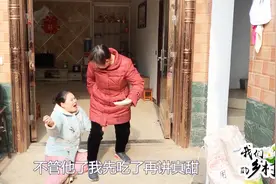 媳妇为得到老公欢心，要绝食3天减肥，不料看到吃的抱住婆婆大腿视频封面