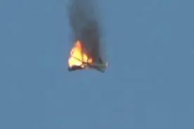 关键时刻伊朗先发制人开火，美战机凌空爆炸，五角大楼却罕见缄默视频封面