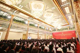 我国第一代核潜艇总设计师黄旭华被授予共和国勋章视频封面