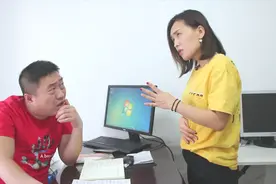 老板问应聘者：一只羊4条腿，10只呢？女研究生回答40条不对视频封面