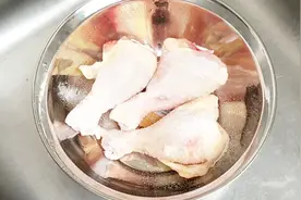 还在用清水洗鸡腿吗？教你只需用一点它，脏东西血水自己跑出来视频封面