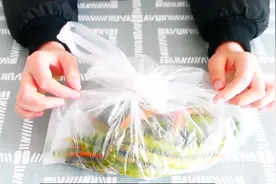 菜市场买菜怎么才能够不被买菜老板骗，说这三句话就绝对可以视频封面