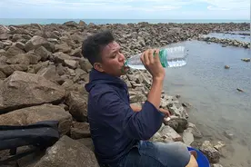 大潮后到海边乱石堤赶海，没想到这里竟成螃蟹聚集地，太开心了视频封面