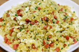 火腿黄金蛋炒饭的家常做法，手把手教你做，米饭松散，粒粒分明