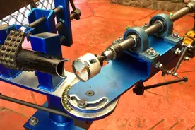 如何快速在钢管上切出弧面，机械牛人做了一个装置，简直无敌了