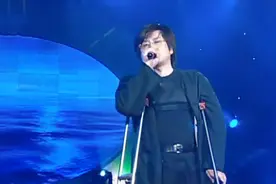 身残志坚的明星：郑智化拄双拐唱水手，失聪的中岛美嘉靠脚打节拍视频封面