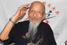 101岁抗战老兵去世，坚称“八百壮士跳黄河”系谎言并起诉影片方视频封面