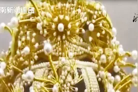 广西博物馆展出明朝“龙袍”，镶嵌5万颗珍珠，奢华无比！视频封面