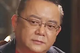 王刚都71岁了，为什么还不回家养老呢？网友：家家都有本难念的经