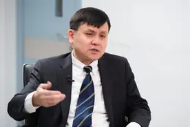 别吃得太精细！张文宏：精加工的碳水化合物吃太多，很难活到90岁视频封面