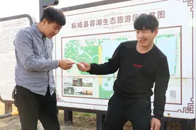 短剧：小伙上厕所找人借纸，没想碰见一个结巴，整个过程太逗了视频封面