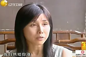 故事：保姆将孩子高高抛起，还让孩子舔脚，监控画面让人揪心！视频封面