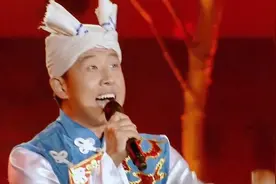 小伙是陕西金嗓子，开嗓唱《山丹丹开花红艳艳》，瞬间起鸡皮疙瘩视频封面