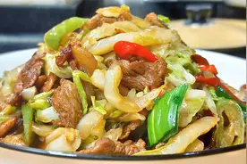 白菜炒肉是先炒白菜还是先炒肉，教你正确做法，味道鲜美好吃视频封面