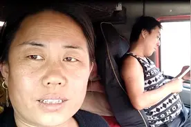 拉煤夫妻介绍行车记录仪用法，不仅预判距离，还是司机的小助手！视频封面