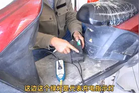 电动车充电器不充电！告诉你几个小技巧，自己也能轻松知道原因视频封面