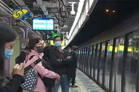 罗湖口岸重开，港旅客：取消通关检测及预约为旅途添便利视频封面