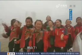 支教老师重返学校看望学生，离别时孩子们追车道别，这一幕太戳心视频封面