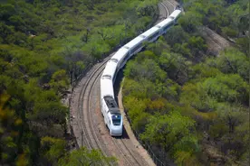 中国最后的内燃动车组，由2台柴油机牵引，专为旅游线路打造视频封面