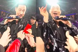 演唱会上粉丝给张学友发红包，歌神瞬间变表情包，网友：学会了！视频封面