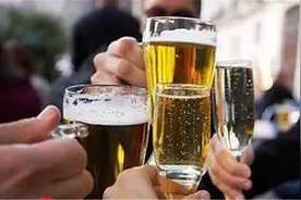 原来喝啤酒也是有窍门的，教你3招不涨肚不易醉，学会了千杯不倒视频封面