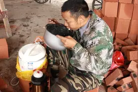 香喷喷的红苕饭，可惜没放盐也没放油，工地上中午饭就是它了