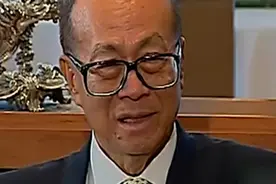李嘉诚身患肺痨险些丧命，病情恶化，常常吐血视频封面
