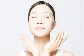 敷完面膜该不该洗脸？十个人有九个做错了！再做错皮肤会越来越差视频封面