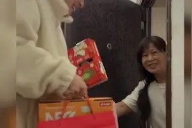 女生第一次带男友见父母，男友一进门张嘴就叫“妈”妈妈表情亮了视频封面