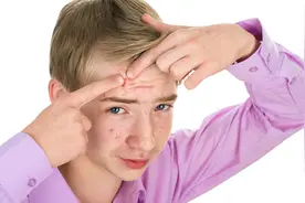 13岁女孩挤痘痘引发败血症！2个危险“信号”，必须留心！视频封面