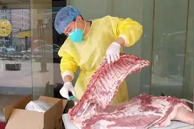 上海一小区团到整扇猪肉，整形医生主刀解刨为居民分肉视频封面