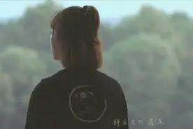 一曲民谣《借我》舒缓的节奏，意境美然，歌词完美打动人心！视频封面