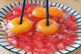 西红柿里加4个鸡蛋，不炒不炸也不炖，这样做孩子一顿多吃两碗饭