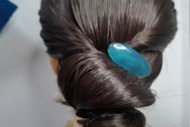 不会梳头发可以这样做，发型简约自然，特好学