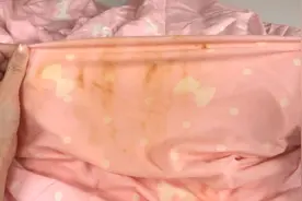 床单上再顽固的黄渍，用它一洗就干净，不留一点污痕，太实用了视频封面